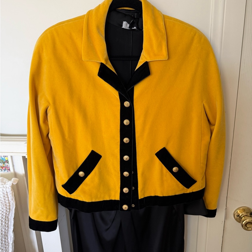 CHANEL Yellow velvet and Black trim Varsity Jacket with Gold CC buttons SZ 42